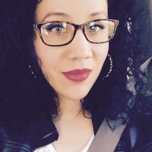 Meet your Posher, Cassandra